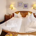 Rheinischer Hof Hotel 4*