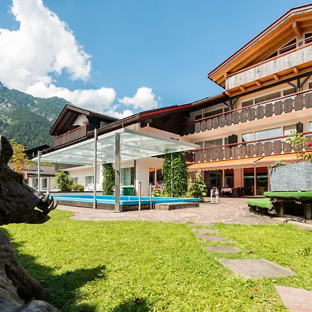 Rheinischer Hof 4*