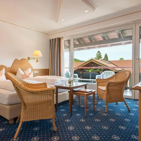 Rheinischer Hof 4*