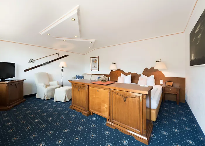 Hotel Rheinischer Hof 4*