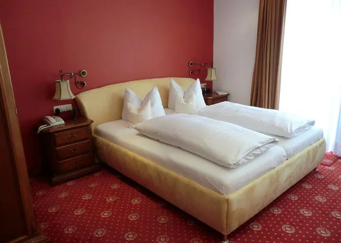 Hotel Rheinischer Hof 4*